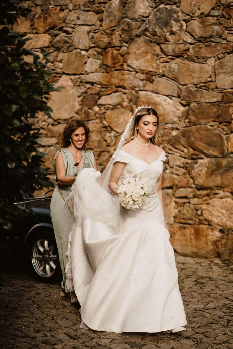 Acompanhamento da noiva à entrada